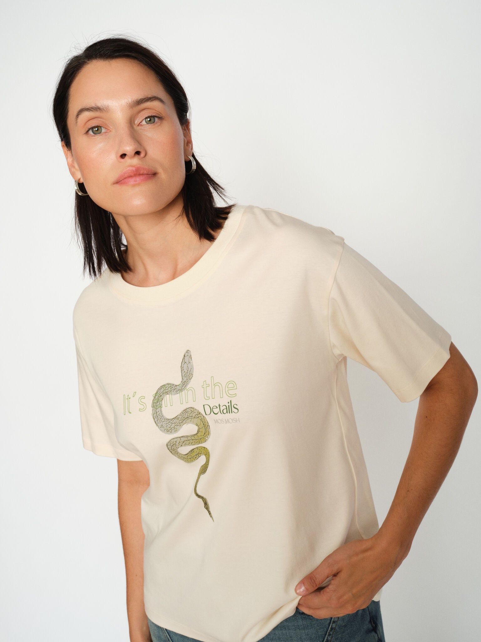 Modelshot / Ecru / Detail